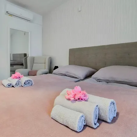 Apartamento Medencepart *